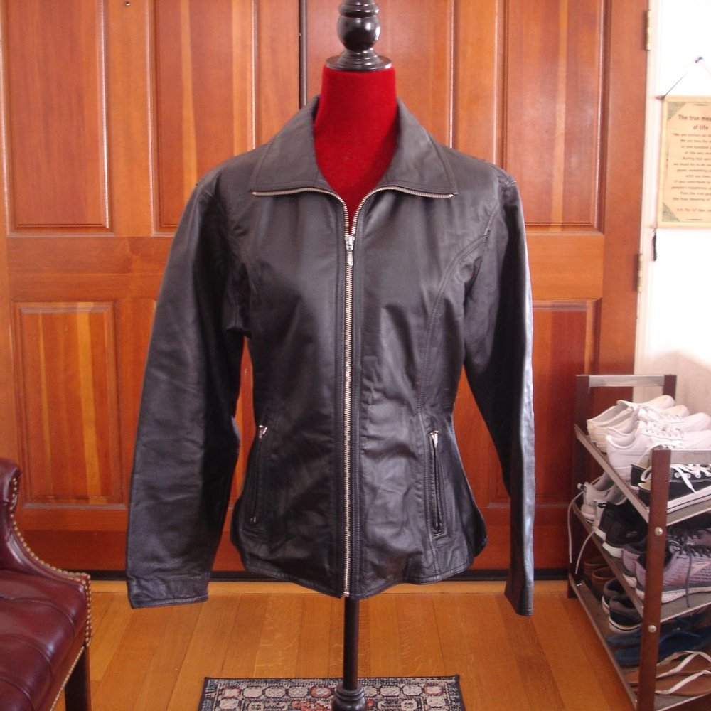 WILSONS MAXIMA Women's Size Medium Black Vintage Front-Zip Leather Jacket
